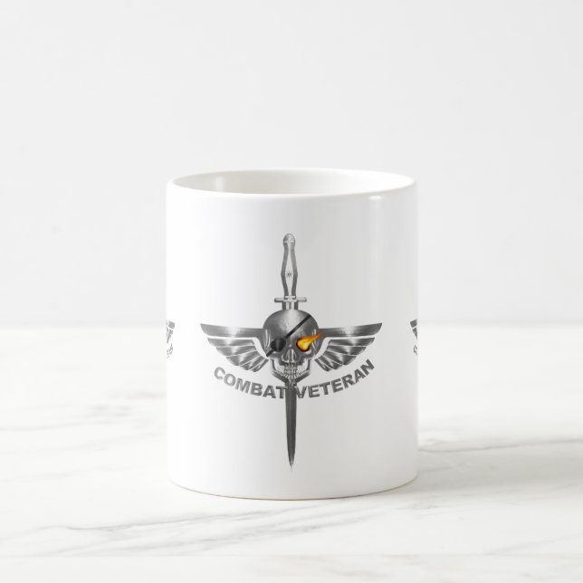Bekämpa Veteran-Wicked Winged Skull med Dagger Magisk Mugg (Center)