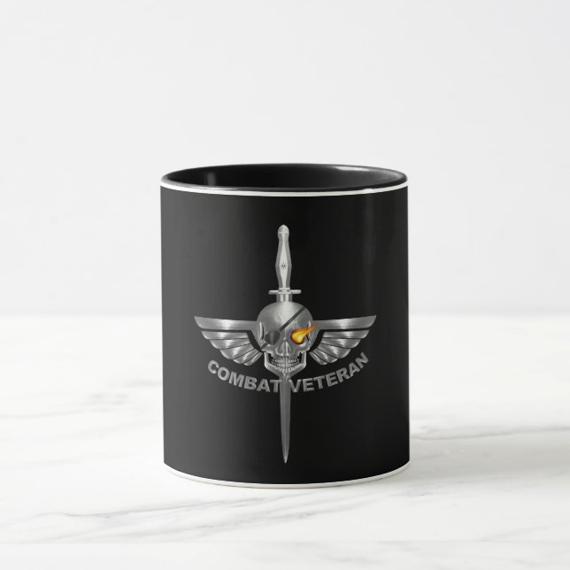 Bekämpa Veteran-Wicked Winged Skull med Dagger Mugg (Center)