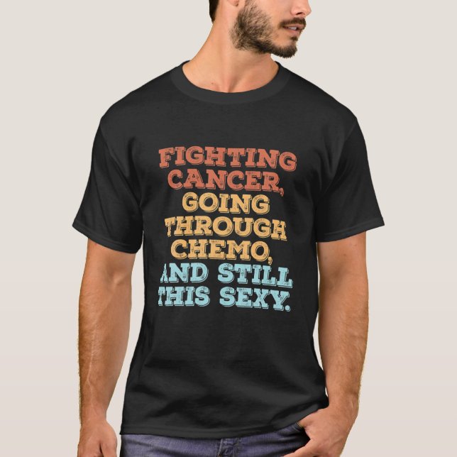 Bekämpning av cancer som går genom kemo och fortfa t shirt (Framsida)