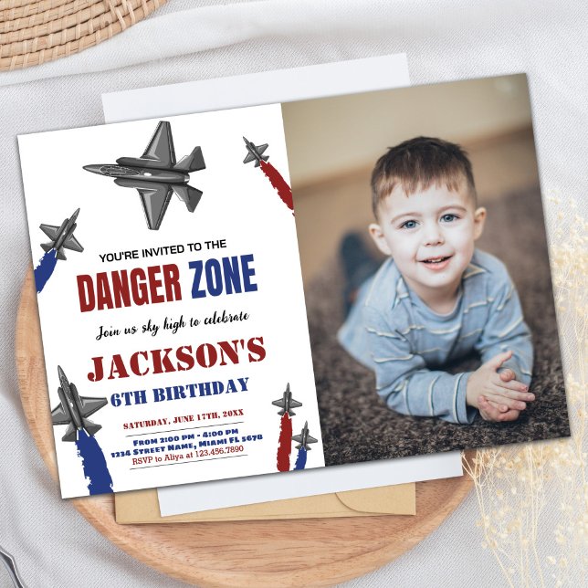 Bekämpning av Jet födelsedag Inbjudningar Red Blue (Fighter Jet Birthday Invitations Red Blue w Photo)