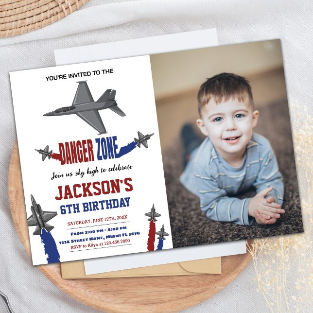 Bekämpning av Jet-födelsedagsinbjudningar Grått me Inbjudningar (Fighter Jet Birthday Invitations Gray with photo)