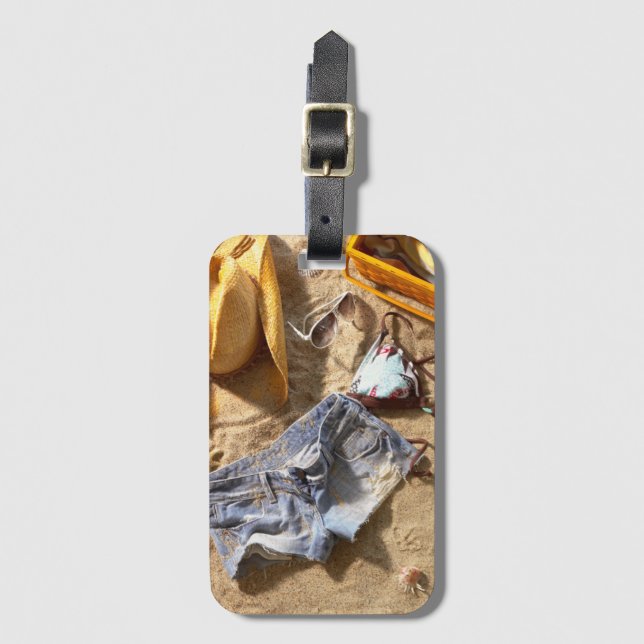 Bekläda som är kvarlämnat på strand bagagebricka (Framsida vertikal)