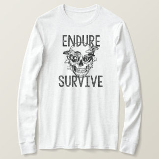 Bekräfta och Överlev Skull med svampar T Shirt