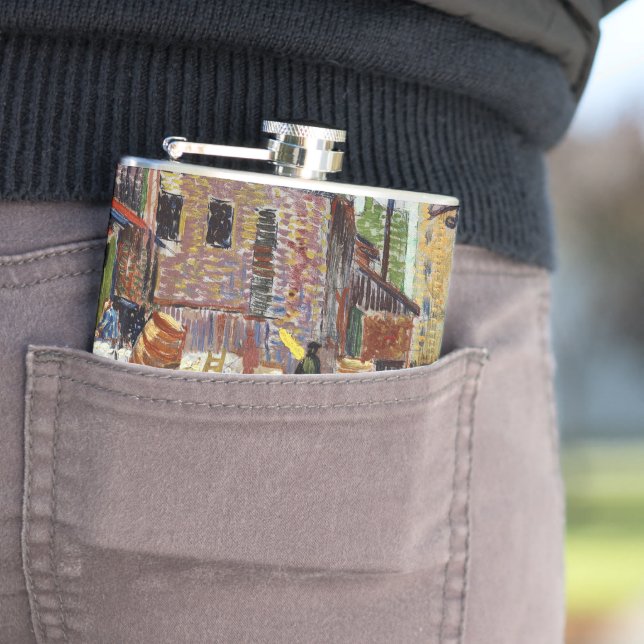 Bekväma, fluffy söt kattunge i staden fickplunta (In Situ)