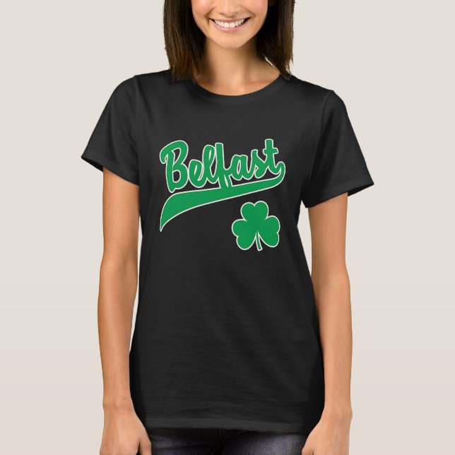 Belfast Sports Script Shamrock Grön Tryck Vit O T Shirt (Framsida)