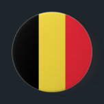 Belgiska Flagga Knapp<br><div class="desc">Detta mönster är utmärkande för Belgiens flagga (officiellt Konungariket Belgien), som är ett land i Westerna Europa. Belgien gränsar av Nederländerna norrut, Tysklant till öster, Luxemburg sydost, Frankrike sydväst och Nordsjön nordväst. Belgiens största stad och huvudstad är Bryssel. Andra större städer i Belgien är Antwerpen, Brygge, Charleroi, Gent, Leuven, Liège...</div>