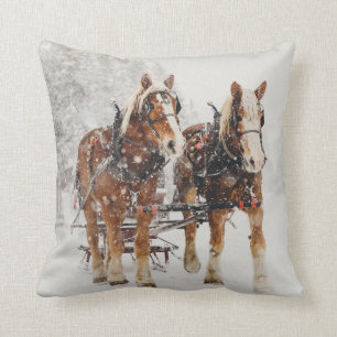 Belgiska Horse Team Wintery-julscenen Kudde