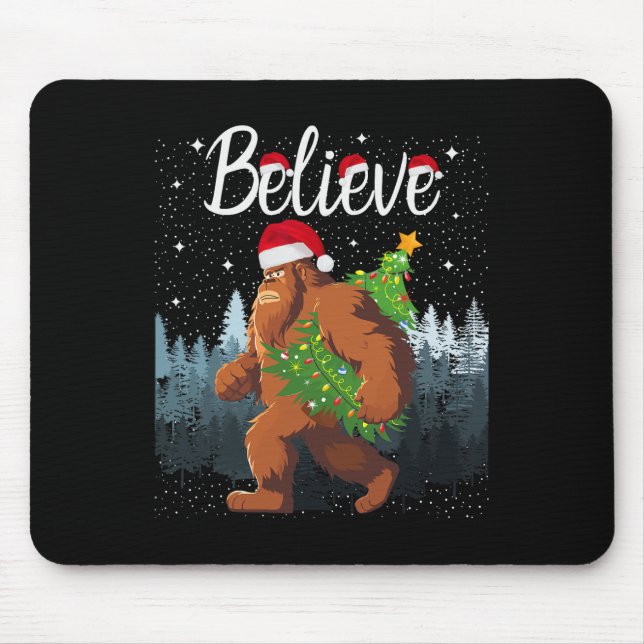Believe Bigfoot Carrying Christmas Tree Wearing A  Musmatta (Framsidan)