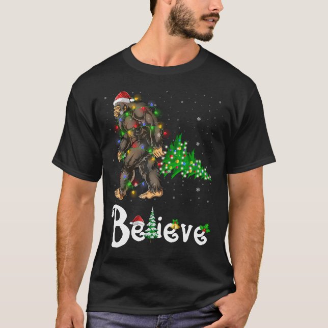 Believe Bigfoot Sasquatch Santa Hat Christmas T Shirt (Framsida)