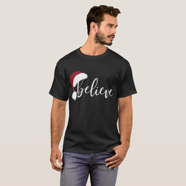 Believe Christmas Shirt | Holiday Santa Hat T (Hel framsida)