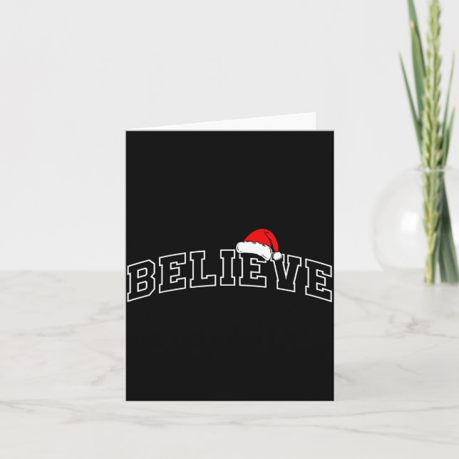 Believe Christmas Varsity Minimal Text Santa Hat F Kort (Framsida)