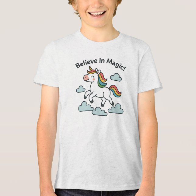 Believe in Magic Rainbow Unicorn Design T Shirt (Framsida)