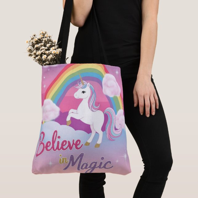 Believe in Magic with Unicorn and Rainbow Tygkasse (Närbild)