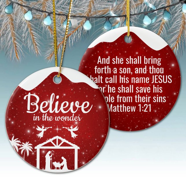 Believe in the wonder Manger Divine Passage ⛪️ 🎄 Julgransprydnad Keramik (Custom Believe in the wonder Religious Holiday Ceramic Ornament Berry Red sparkle Nativity Scene ✞)