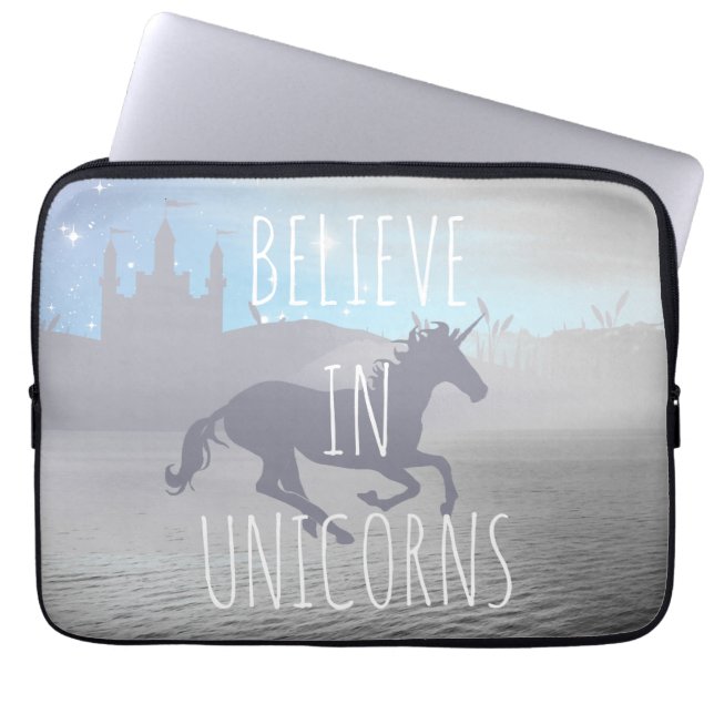 Believe in Unicorns Whimsical Art Laptop Fodral (Framsidan)