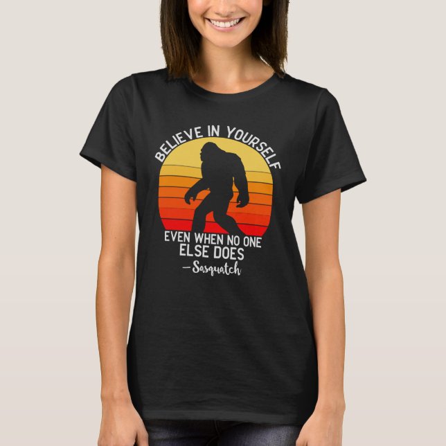 Believe in Yourself | Bigfoot Retro T Shirt (Framsida)