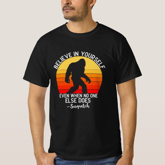 Believe In Yourself Bigfoot T Shirt (Framsida)