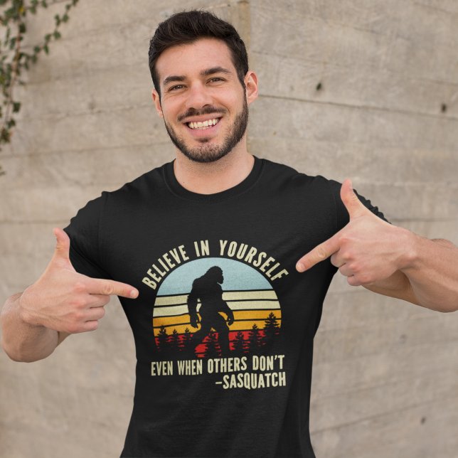 Believe In Yourself Sasquatch Funny Motivational  T Shirt (Skapare uppladdad)