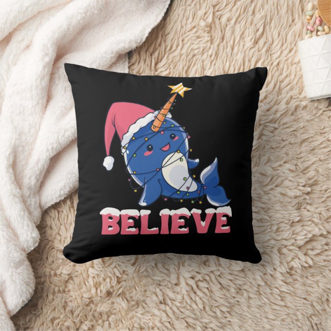 Believe Narwhal Christmas Snow Fairy Lights Kudde (Filt)
