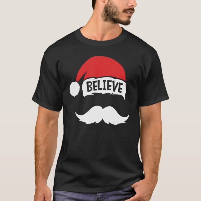 Believe Quote On Santa Hat Mustache Family Reunion T Shirt (Framsida)