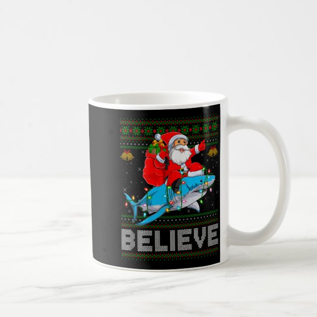 Believe Xmas Funny Santa Riding Shark Ugly Christm Kaffemugg (Höger)