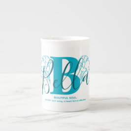Bella Namn Betydelse Monogram Benporslin Mugg