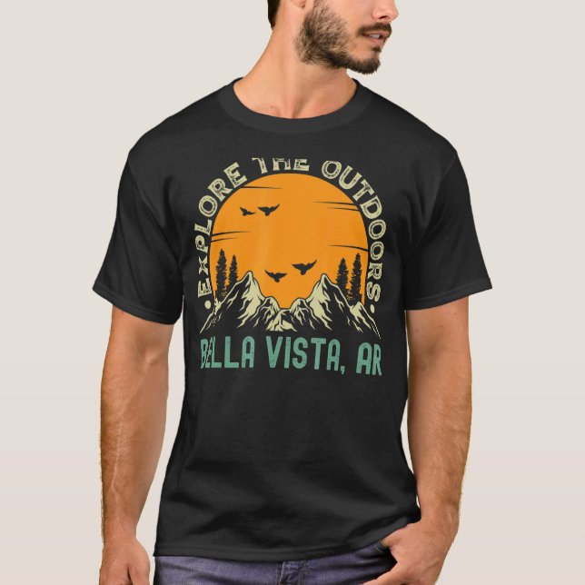 Bella Vista Arkansas utforska utomhusdörrarna T Shirt (Framsida)
