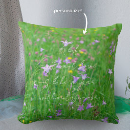 Bellblomma på en grönt kudde