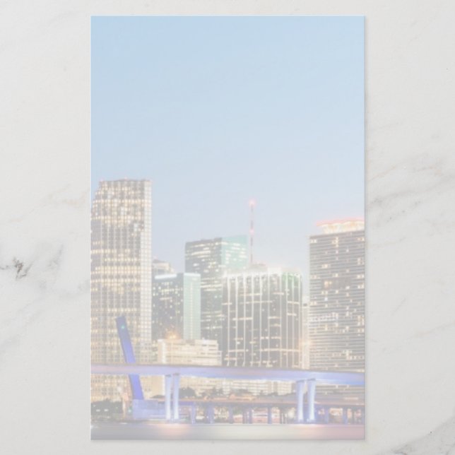 Belysad skylt från Miami i dusk, centrala staden Brevpapper (Framsida)