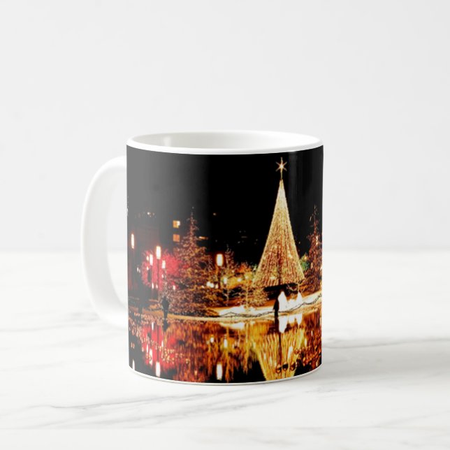 Belysningsreflektion för nattscenen i Julgran Kaffemugg (Framsida vänster)