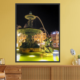 Belyst fontän och sjöjungfru. Rossio, Lissabon Poster