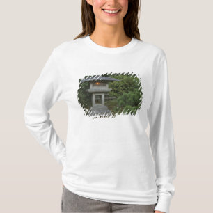 Belyst stenträdgårdsljuskrona i Japanska trädgårde Tee Shirt