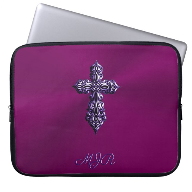 Bembossed Gothic Kor vid Lila med Monogram Laptop Fodral (Framsidan)