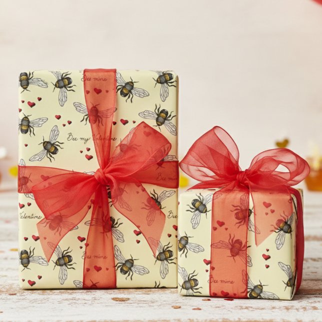 BeMine be my Valentine Bees and Hearts Gult Presentpapper (Elegant Insect Bee My Valentine Valentine's Day Wrapping Paper. Modern Bees & Red Heart Pattern)