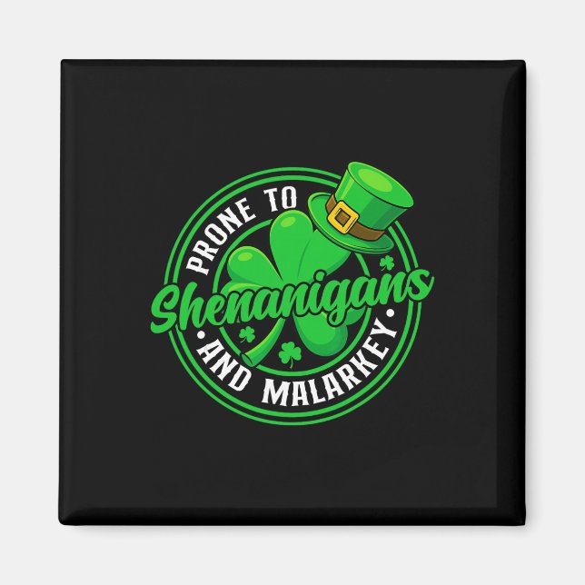 Benägen att ställa till med rackartyg och dumheter magnet (Framsidan)