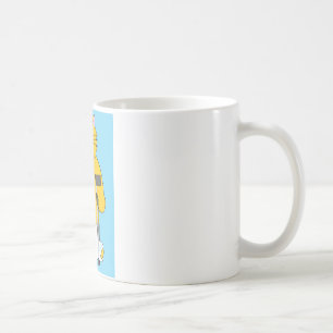 Benbrottet katt med lägger benen på ryggen i kaffemugg