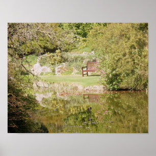 Bench över sjö poster