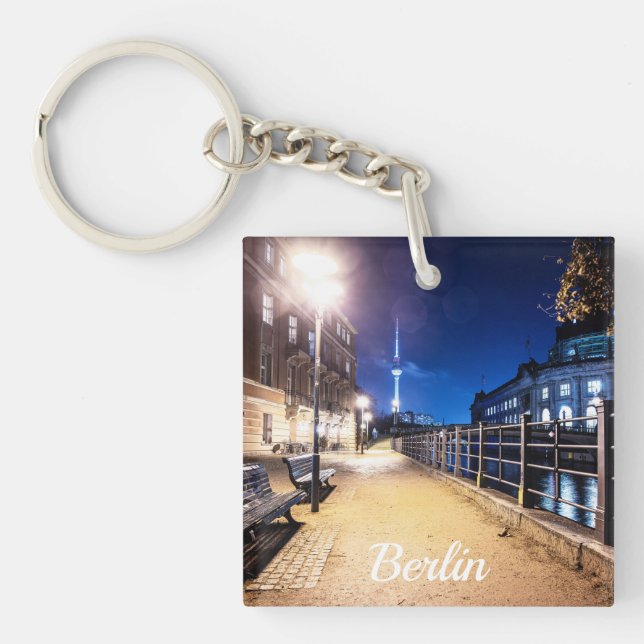 Benches nära floden Spree i Berlin, Tyskland (Framsidan)