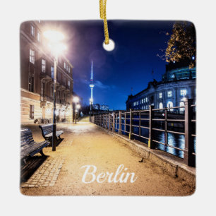 Benches nära floden Spree i Berlin, Tyskland Julgransprydnad Keramik