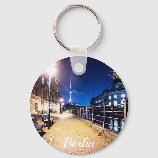 Benches nära floden Spree i Berlin, Tyskland Nyckelring (Framsida)