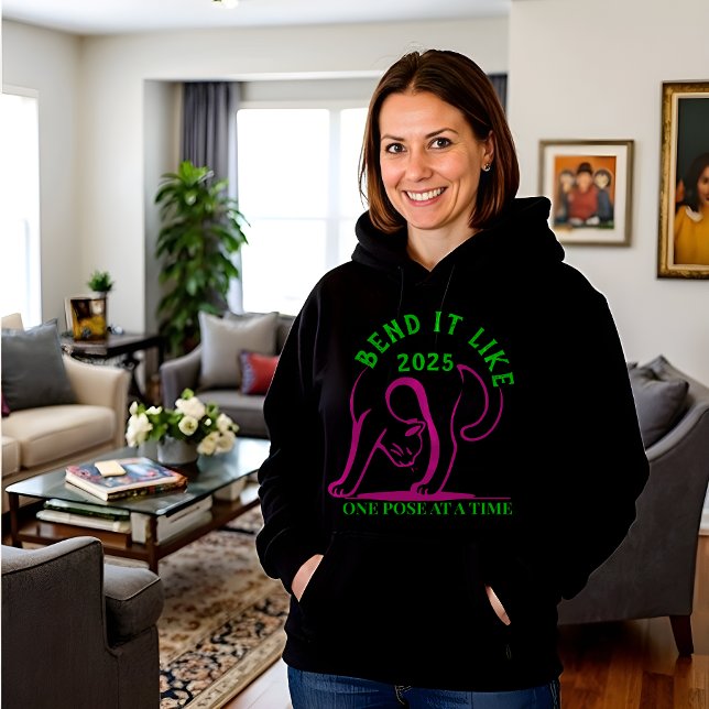 Bend it like 2025 Hoodie: Yoga-Inspired Comfort T Shirt (Skapare uppladdad)