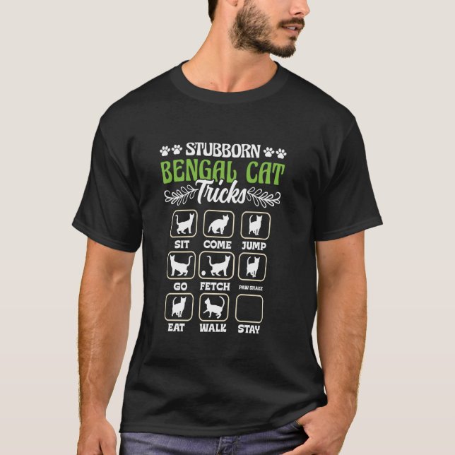 Bengal Cat Owners STUBBORN BENGAL CAT TRICKS Funny T Shirt (Framsida)
