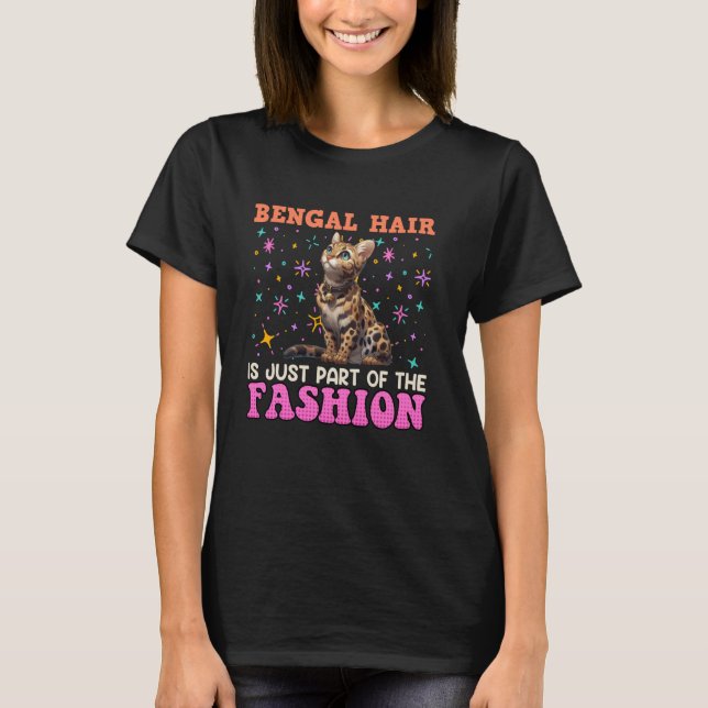 BENGAL HAIR ÄR BARA EN DEL AV MODE-Katten. T Shirt (Framsida)