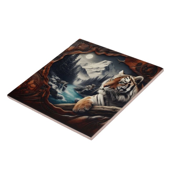 Bengal Tiger-uppmjukning nära bergsströmmen Kakelplatta (Sidan)