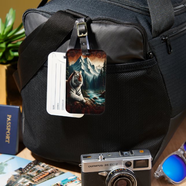 Bengal Tiger Watches Mountain Stream Bagagebricka (Framsida & Baksida)