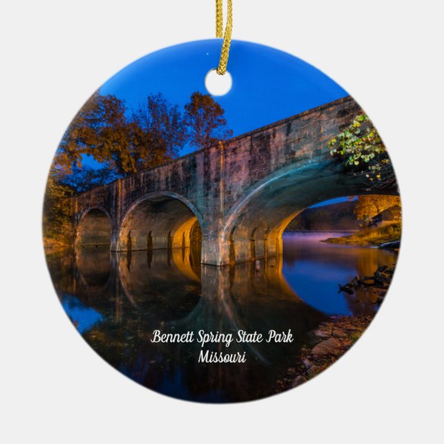 Bennett Spring Bridge Twilight Circle Ornament (Framsidan)