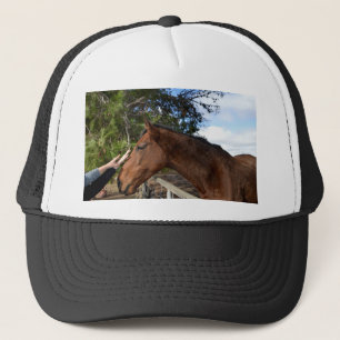 Bennie the Big Brown Horse Loving A Pat. Truckerkeps