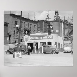 Bensinstation i Montana, 1939. Gammalt foto Poster