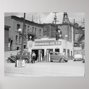 Bensinstation i Montana, 1939. Gammalt foto Poster