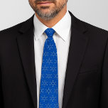 Benzene Molecule Mönster Blue Slips<br><div class="desc">Kemi Science Necktie. Visa av kärlek för kemi i stil med den här eleganta blå tiden med en upprepad molekylstruktur av vit bensen ring. Perfekt för vetenskapslärare, kemister, studenter, och alla som uppskattar den ekologiska kemins elegans, lägger den här slipningen till en smart, geek-chic beröring till alla formgivningar eller professioneller....</div>